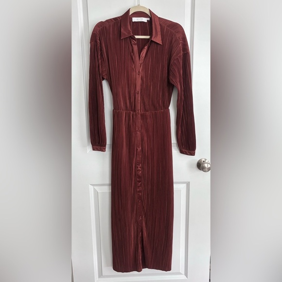 ASTR The Label Ferran Plisse Cutout Button Down Long Sleeve Midi Dress - Picture 2 of 6